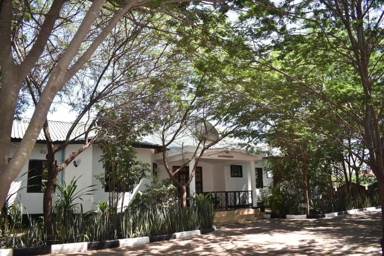 Rainbow Executive Lodge Boma la Ngombe Bagian luar foto