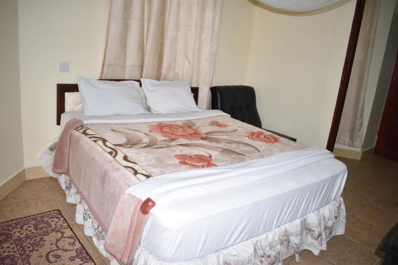 Rainbow Executive Lodge Boma la Ngombe Bagian luar foto