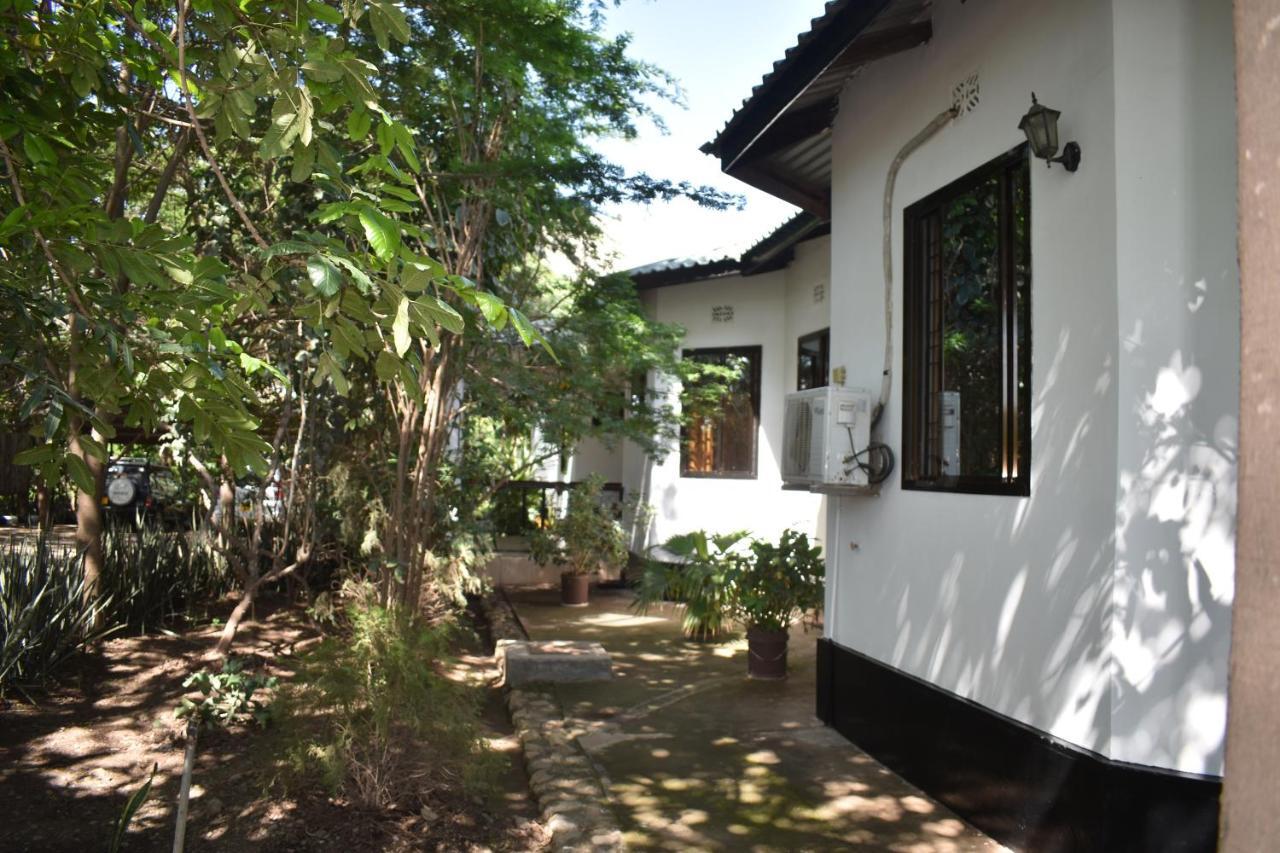 Rainbow Executive Lodge Boma la Ngombe Bagian luar foto
