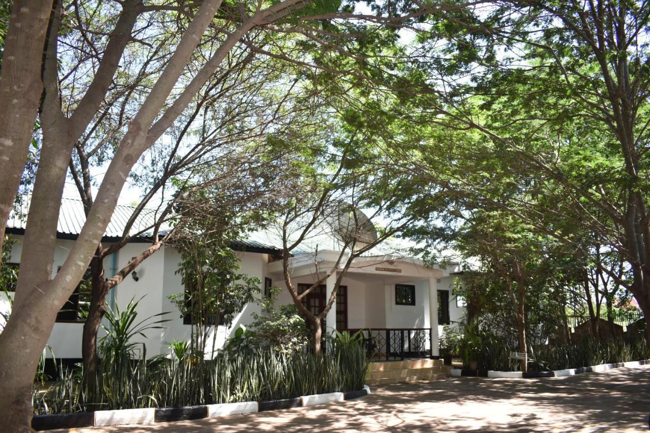 Rainbow Executive Lodge Boma la Ngombe Bagian luar foto