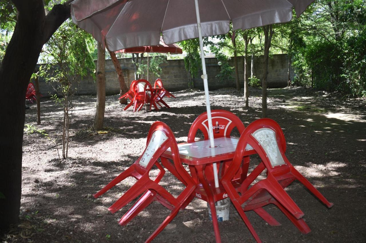 Rainbow Executive Lodge Boma la Ngombe Bagian luar foto